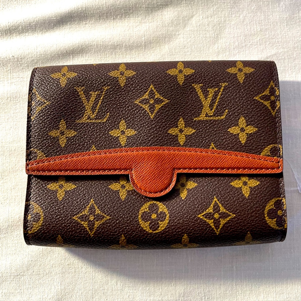 NWOT Louis Vuitton Monogram Arche Belt Bag